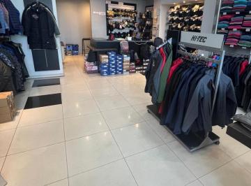 Local comercial · 170m² · 1 Cochera · Alquiler Local Comercial Zona Juan B. Justo