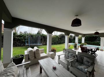 Casa · 280m² · 5 Ambientes · 4 Cocheras · Casa a La Venta en Solares del Talar