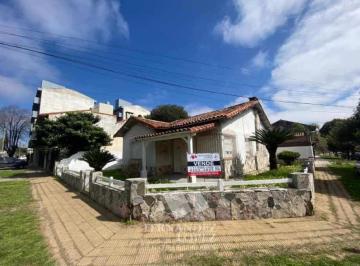 Casa de 4 ambientes, Quilmes · Chalet Estilo Colonial Sobre Importante Lote de 349 m²