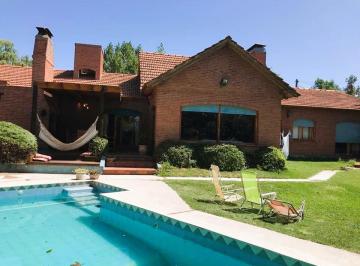 Casa de 5 ambientes, Bahía Blanca · Vendemos Casa - Yepun y Hueque Barrio Patagonia