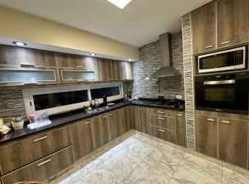Casa · 668m² · 5 Ambientes · 2 Cocheras · Casa en Venta - Barrio Privado Plaza Peru