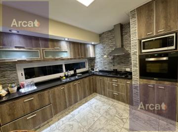 Casa · 668m² · 5 Ambientes · 2 Cocheras · Casa en Venta - Barrio Privado Plaza Peru