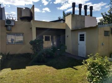 Casa · 130m² · 3 Dormitorios · 1 Cochera · Casa a La Venta en Merlo Sur