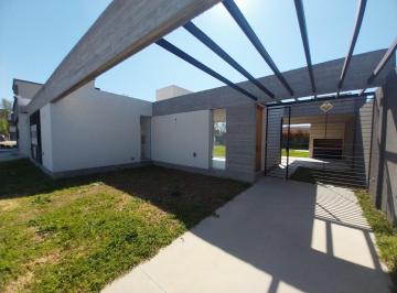 Casa · 124m² · 3 Dormitorios · Casa en Barrio Don Mateo, 3 Dorm., Pileta.