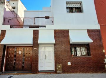 Casa de 4 ambientes, Parque Chacabuco · Casa de 4 Amb. Living y Comedor, 3 Dorm. 2 Baños, Tza, Balcón Tza. Cochera.
