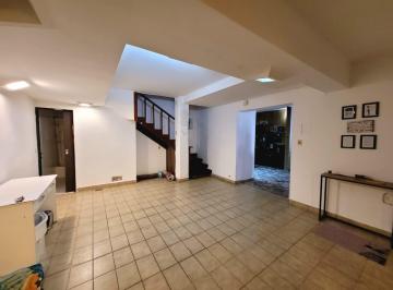 Casa de 4 ambientes, Parque Chacabuco · Casa de 4 Amb. Living y Comedor, 3 Dorm. 2 Baños, Tza, Balcón Tza. Cochera.