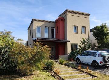 Casa · 260m² · 5 Ambientes · 2 Cocheras · Casa en Venta o Alquiler - La Damasia - San Fernando