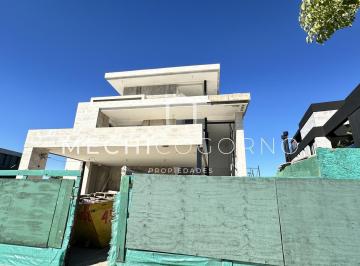Casa · 585m² · 6 Ambientes · 4 Cocheras · Casa en Venta en Puentes, Nordelta