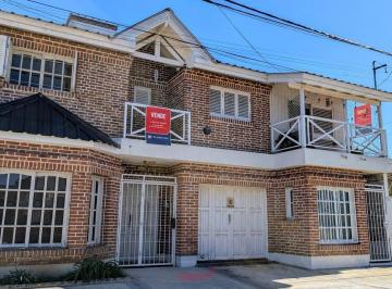 Casa · 210m² · 4 Ambientes · 1 Cochera · Casa en Venta | 3 Dorm. Playroom | Local Independiente | Pileta | Luján