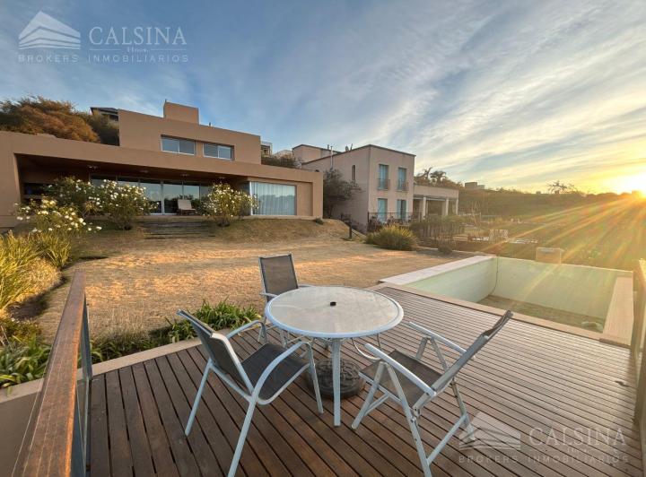 Casa · 283m² · 3 Dormitorios · 2 Cocheras