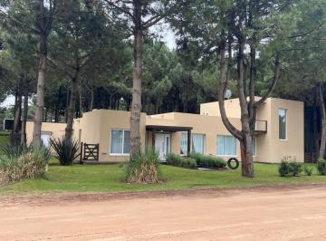Casa de 5 ambientes, Costa Esmeralda · Venta Costa Esmeralda Residencial I con Doble Lote Amoblada