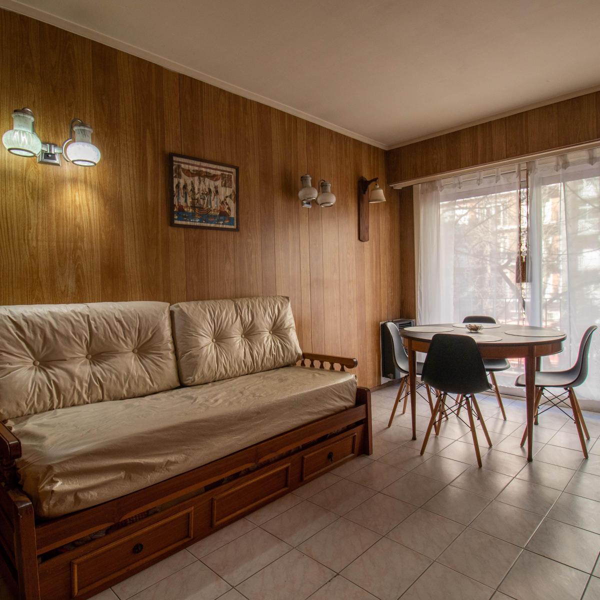 Depto 2 amb, 30m² con balcón francés — Centro