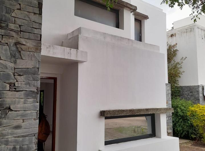 Casa · 100m² · 3 Dormitorios · 2 Cocheras