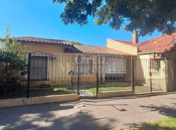 Casa · 100m² · 3 Ambientes · 3 Cocheras · Casa en Venta Ubicado en Lomas de Zamora, G. B. a. Zona Sur