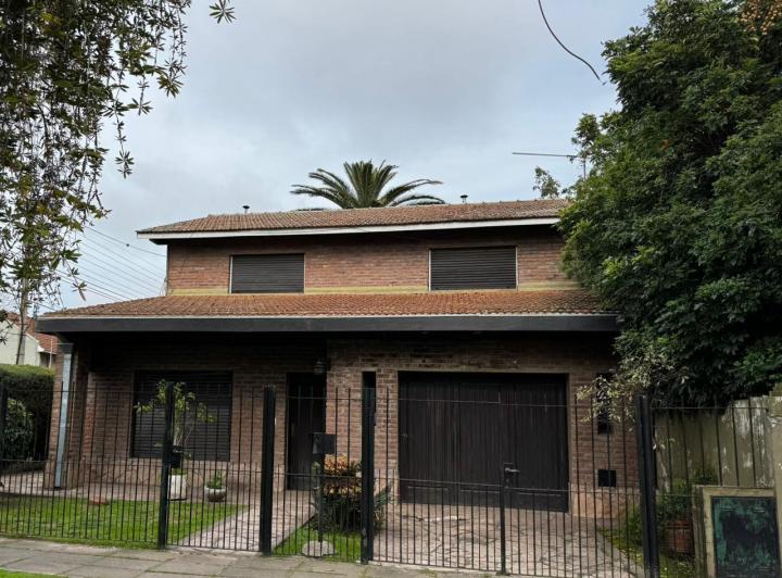 Casa · 200m² · 6 Ambientes