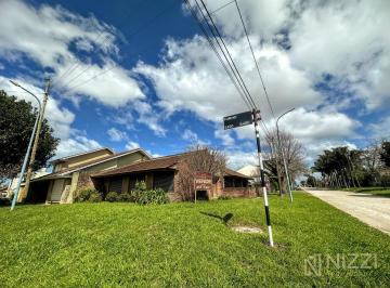Casa · 166m² · 4 Ambientes · 1 Cochera · Chalet 4 Amb con Cochera - Los Pinares