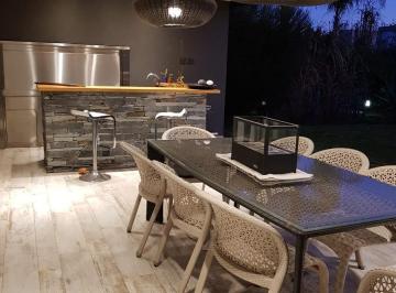 Casa · 374m² · 7 Ambientes · 4 Cocheras · Casa en Los Castores