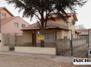 Casa de 4 ambientes, Mar de Ajó · Vivienda Ideal Para Uso Permanente - C590