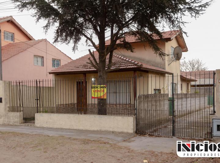Casa · 140m² · 4 Ambientes · 1 Cochera