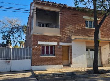 Casa de 9 ambientes, San Martín · Casa con Local en Venta San Martin