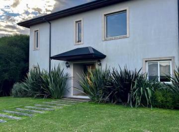 Casa · 318m² · 7 Ambientes · 4 Cocheras · Casa en Country de 7 Amb. Impecable Financiacion Directa