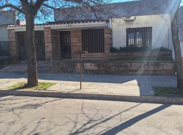 Casa · 275m² · Casa en Venta Clásico y Potencial Ilimitado en Alto Alberdi: ¡Tu Hogar o Tu Próxima Gran Inversión!