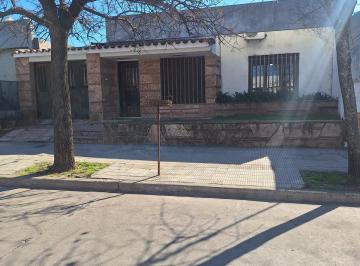Casa · 275m² · Casa en Venta Clásico y Potencial Ilimitado en Alto Alberdi: ¡Tu Hogar o Tu Próxima Gran Inversión!