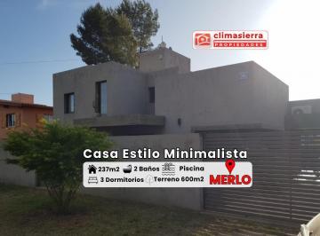 Casa · 197m² · 5 Ambientes · 1 Cochera · Casa - Centro