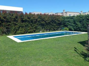 Casa · 140m² · 4 Ambientes · 2 Cocheras · Casa en Barrio Cerrado La Comarca