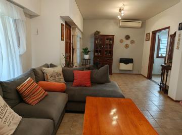 Casa · 252m² · 5 Ambientes · 2 Cocheras · Chalet en Venta 4 Dorm. Garage Patio Impecable!