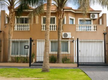 Casa · 250m² · 5 Ambientes · 2 Cocheras · Chalet 5 Ambientes en Ituzaingo Norte