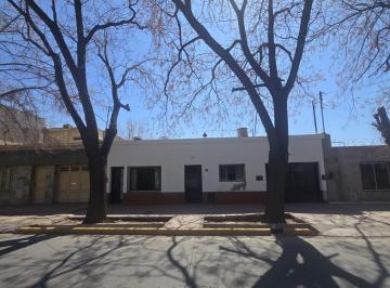Casa de 3 ambientes, San José · Casa en Venta a Tan Sólo 5 Cuadras de Leparc