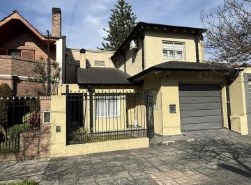 Casa · 290m² · 6 Ambientes · 2 Cocheras · Santilli - Arenales 141 Lomas de Zamora Este Apta Credito