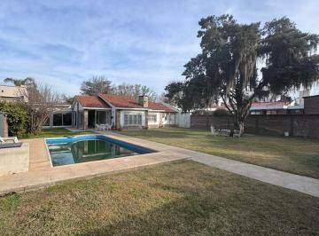 Casa · 250m² · 6 Ambientes · Propiedad en Venta Sobre Houssay Al 1600 - Funes
