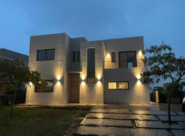 Casa · 194m² · 6 Ambientes · 1 Cochera · Casa en Venta en Pilar del Este