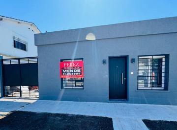 Casa · 52m² · 3 Ambientes · 2 Cocheras · Casa en Venta Reciclada Muy Buena Ubicación Olivos