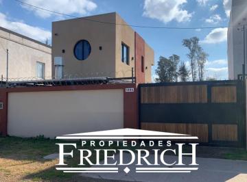 Casa · 99m² · 3 Ambientes · 2 Cocheras · Casa Quinta en Venta - La Reja
