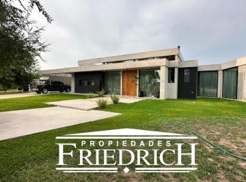 Casa · 219m² · 4 Ambientes · 6 Cocheras · Casa en Venta - Haras San Pablo