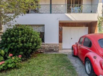 Casa de 4 ambientes, Morón · Haedo Norte Chalet 4 Amb con Fondo, Garaje y Cochera 8 Cdras Estacion