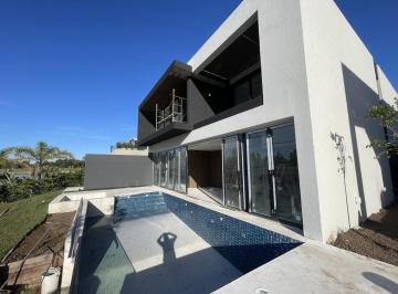 Casa · 550m² · 6 Ambientes · 2 Cocheras · Moderna Casa Al Río en Venta - con Amarra - a Estrenar