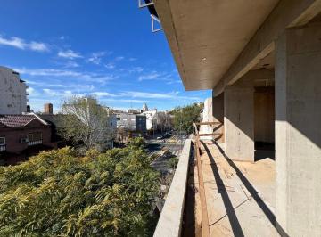 Departamento · 97m² · 4 Ambientes · Excelente Depto. de 4 Ambientes en El Barrio de Boedo Al Frente con Orientacion Norte! Oportunidad