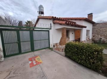 Casa de 4 ambientes, San Rafael · Casa Sobre Av a 600 m. del Centro de La Ciudad de San Rafael Mza.