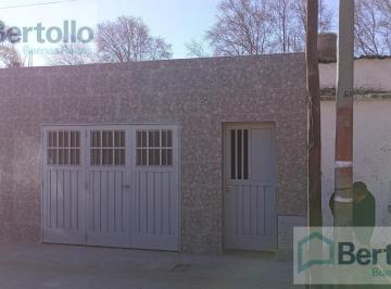 Casa · 162m² · 2 Dormitorios · 1 Cochera · Venta - Casa - 2 Dorm. - Pasaje Pessan 5248 - Ludueña - Rosario
