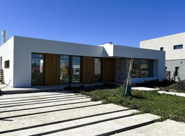 Casa · 160m² · 5 Ambientes · 1 Cochera · Venta Casa 5 Ambientes Barrio Arenas Chico