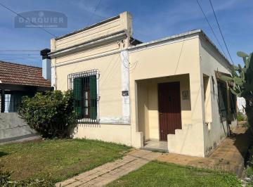 Casa · 401m² · 2 Dormitorios · 2 Cocheras · Casa Muy Buena Ubicacion