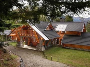 Casa · 130m² · 7 Ambientes · 1 Cochera · Ruca Taiquen | Casa Premium Para 11 Huéspedes Sobre Arroyo Blanco