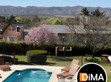 Quinta vacacional · 291m² · 20 Dormitorios · Venta Complejo de 5 Cabañas con Pileta - Los Reartes