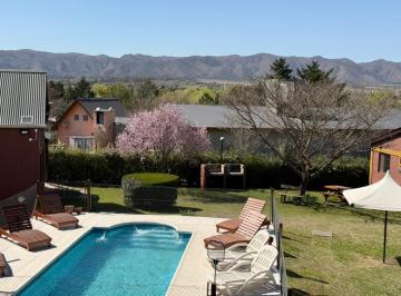 Quinta vacacional · 291m² · 20 Dormitorios · Venta Complejo de 5 Cabañas con Pileta - Los Reartes