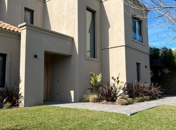Casa · 286m² · 4 Dormitorios · 1 Cochera · Casa en Venta en Barrio Ayres Plaza, Lote Central, 4 Dormitorio, 4 Baños, Excelente Opcion