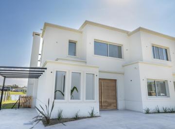 Casa · 242m² · 5 Ambientes · Casa a La Laguna en Venta Barrio Santa Ana, Entrega Diciembre 2025